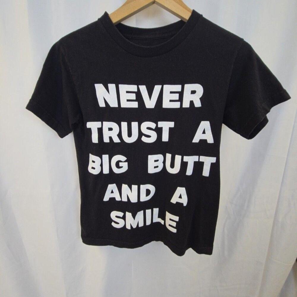 Clothing Shirt Mens Small Black Never Trust Big Butt Smile Graphic Tee